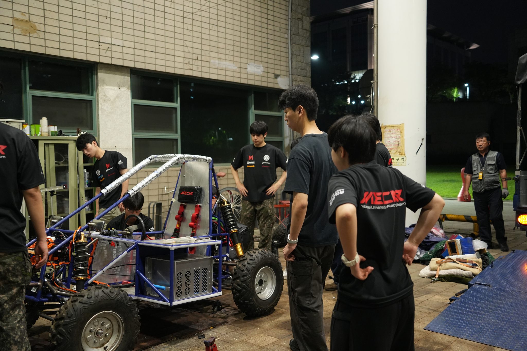 MECar members checking their Baja car before a run